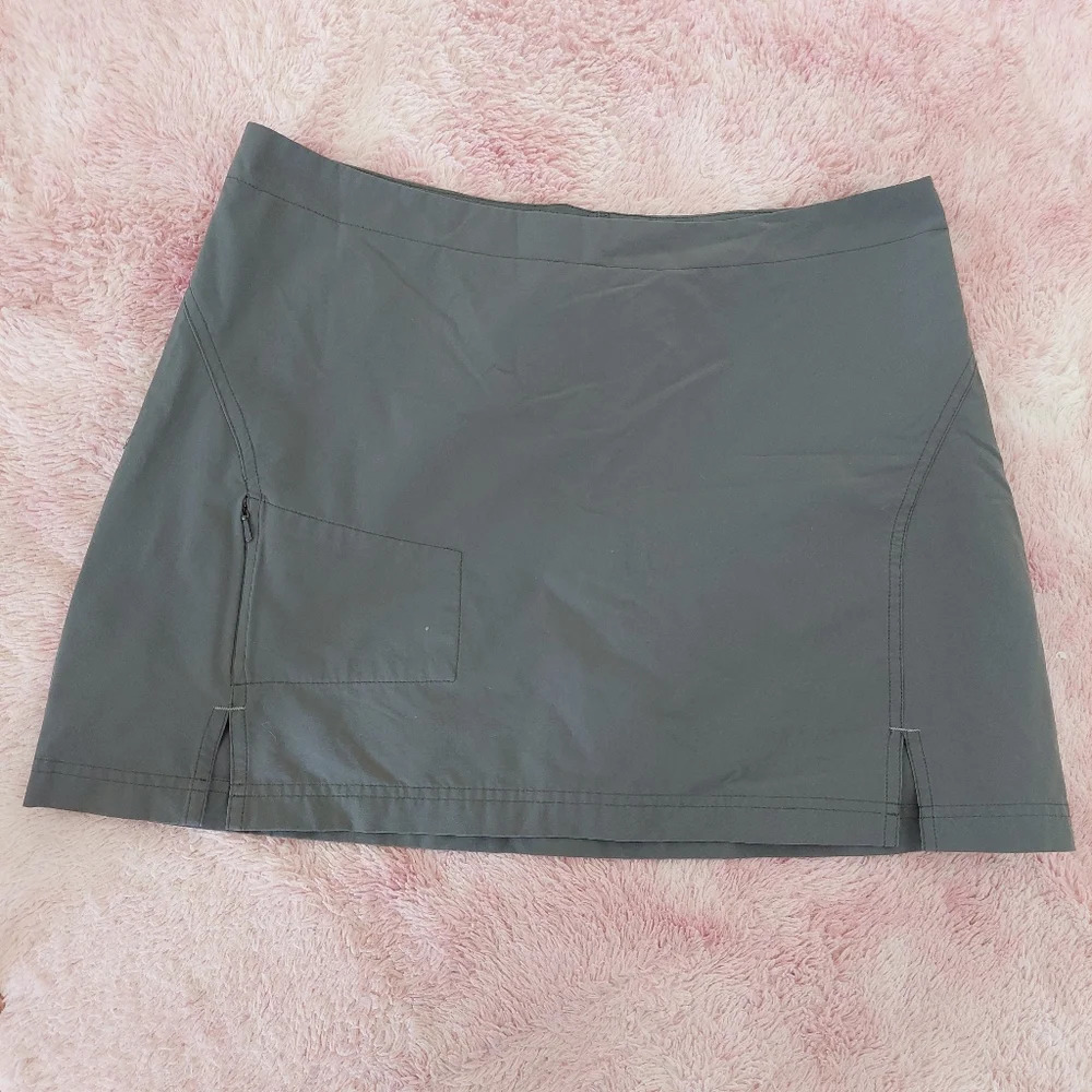 Title Nine Hiking Outdoor Size Zip Mini Skirt Size 8 Grey